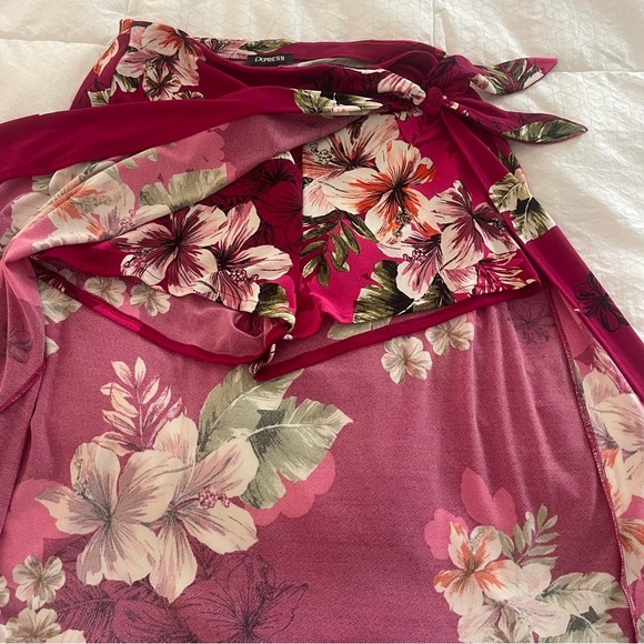 Express Floral Wrap Skirt - Picture 4 of 6